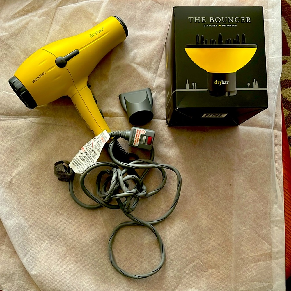 Drybar Buttercup Hair dryer with accessories